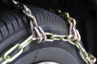 タイヤチェーンの素材と特徴と使い方