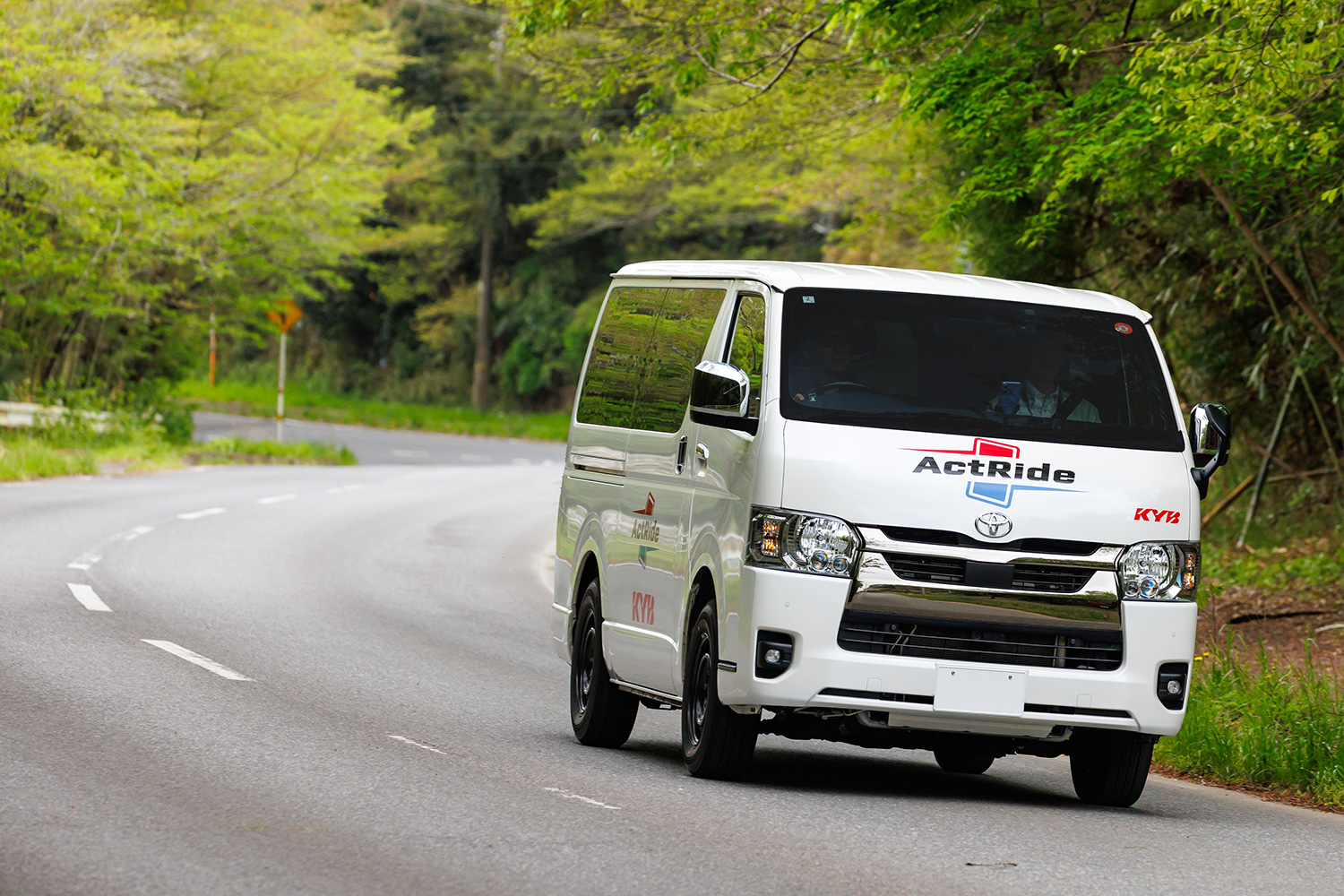 自由自在にショックアブソーバーを制御するカヤバの新サス「アクトライド」が革命的だった 〜 画像6