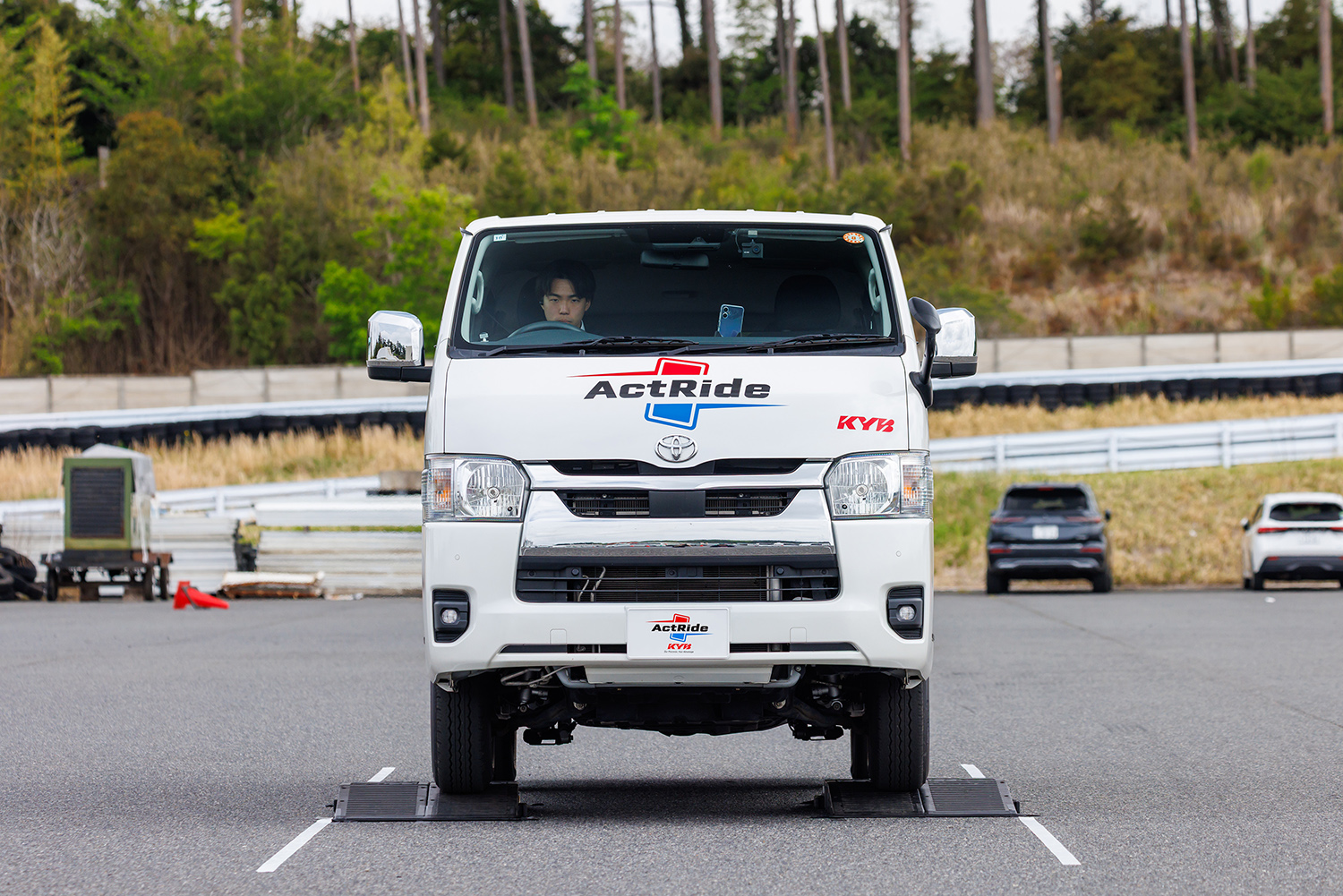 自由自在にショックアブソーバーを制御するカヤバの新サス「アクトライド」が革命的だった 〜 画像8