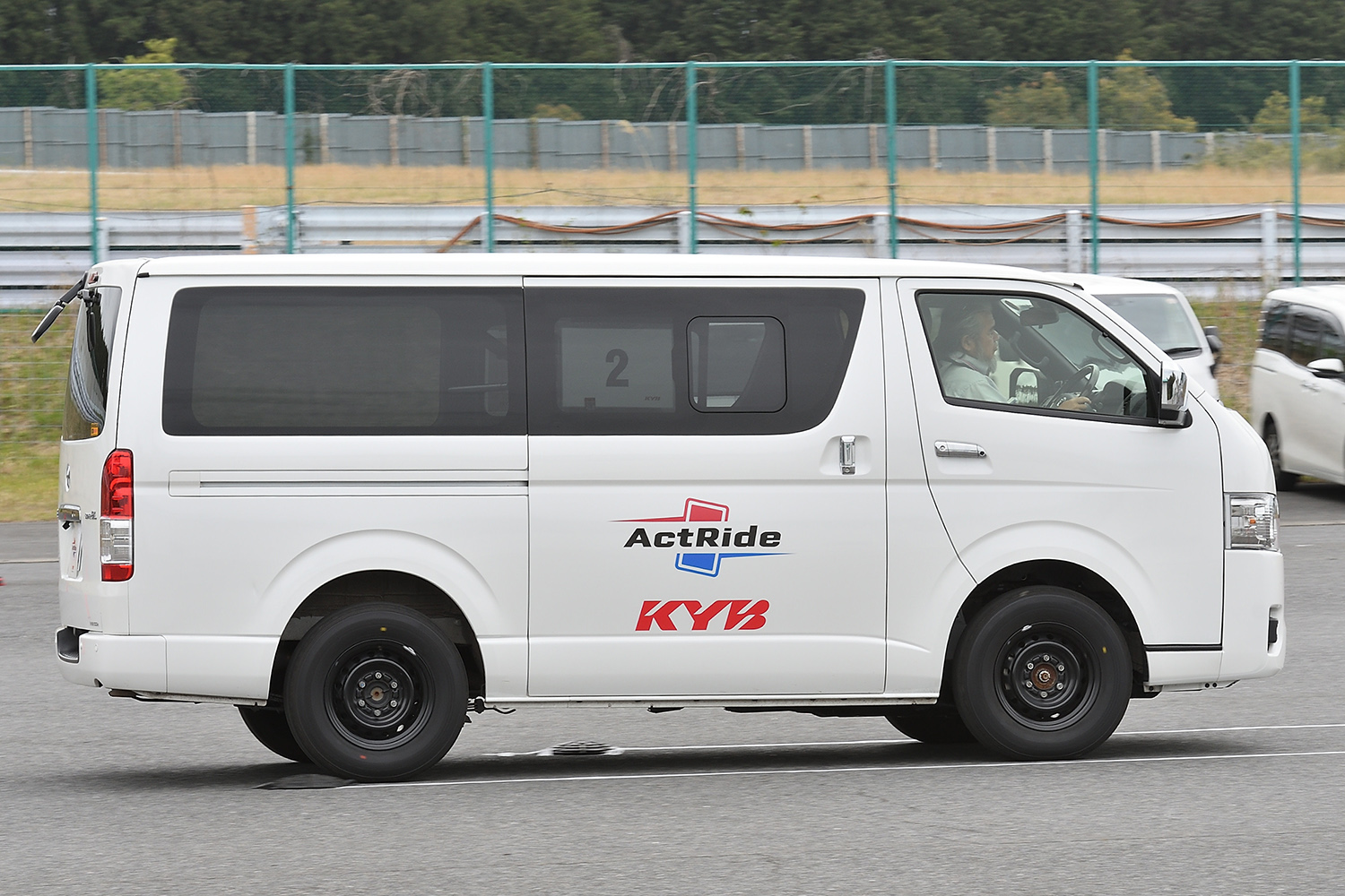 自由自在にショックアブソーバーを制御するカヤバの新サス「アクトライド」が革命的だった 〜 画像11