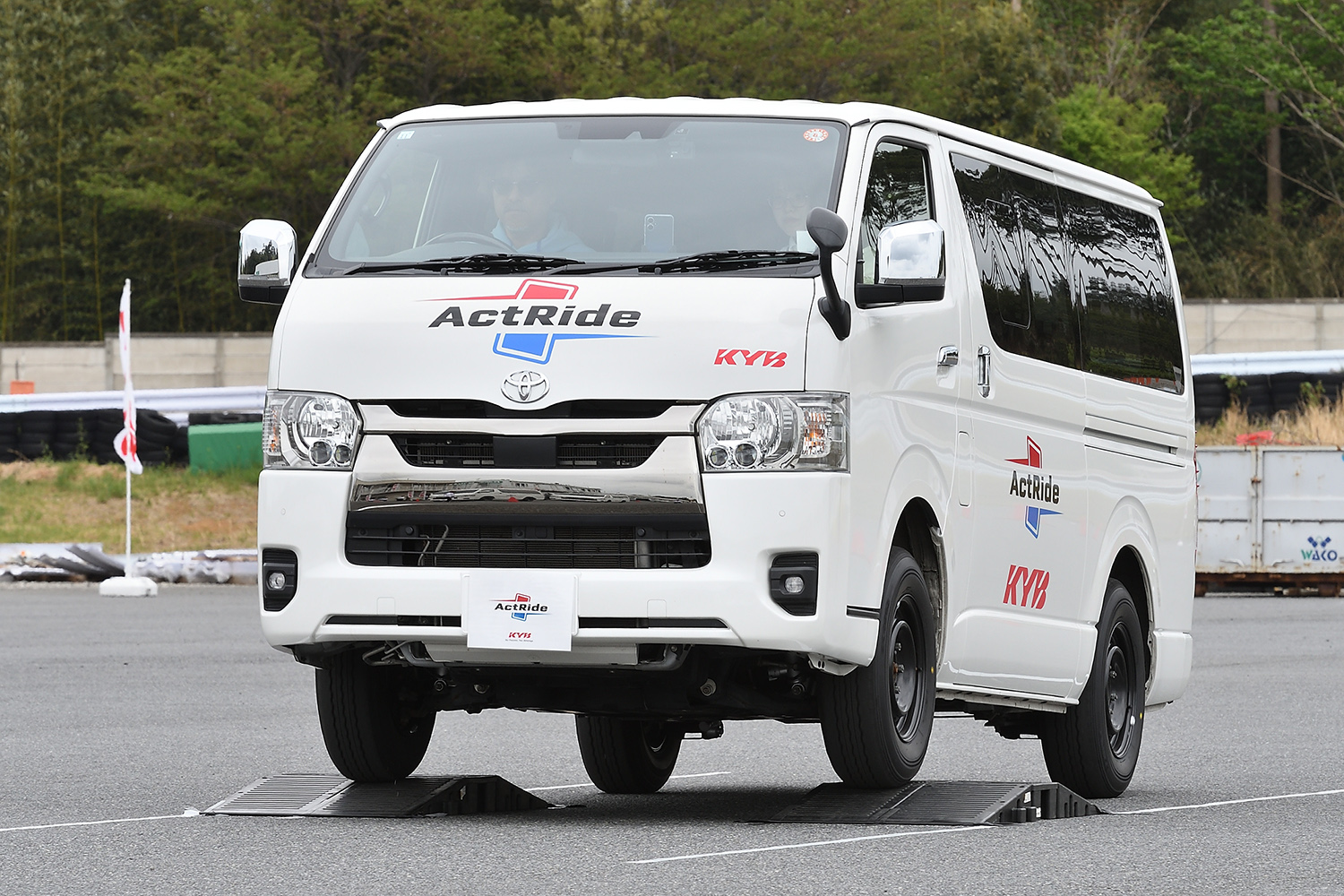 自由自在にショックアブソーバーを制御するカヤバの新サス「アクトライド」が革命的だった 〜 画像18