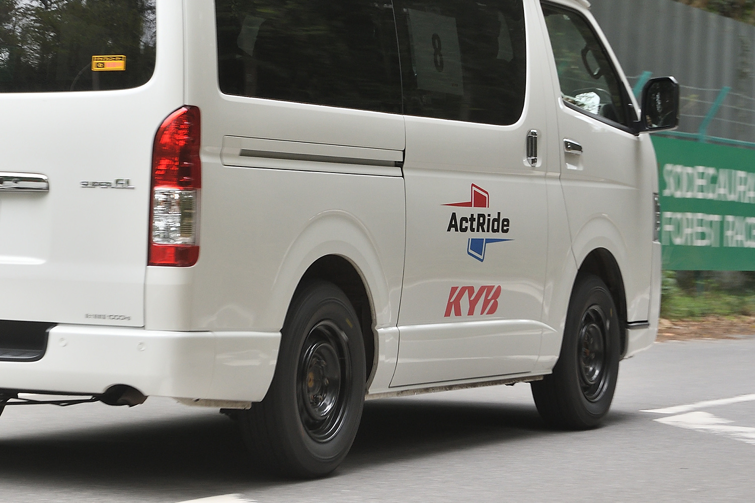 自由自在にショックアブソーバーを制御するカヤバの新サス「アクトライド」が革命的だった 〜 画像22
