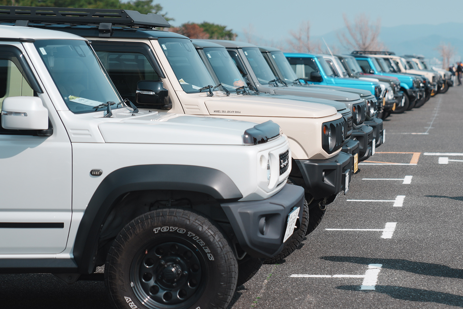 スズキが主催した「ジムニーデイ」が想像の斜め上を行く盛り上がり！　全国から1000台のジムニーが集結してジムニーまみれの１日を過ごした