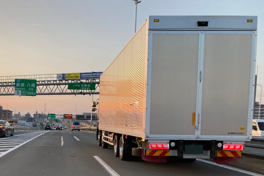 「歌舞伎」に「流鏑馬」！　いまLEDの普及でトラックのテールランプカスタムが大きく進化していた