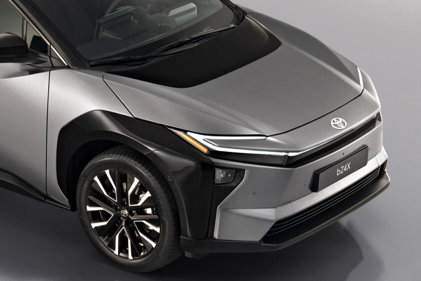 久しぶりにライバルをガンガンに意識したトヨタの姿に感激！　新型bZ4Xが販売絶好調!!