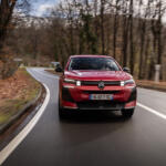 【画像】【試乗】乗ればわかる「魔法の絨毯」にうっとり！　新型シトロエンＣ５エアクロスの乗り心地が別次元すぎる 〜 画像3