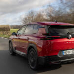 【画像】【試乗】乗ればわかる「魔法の絨毯」にうっとり！　新型シトロエンＣ５エアクロスの乗り心地が別次元すぎる 〜 画像4