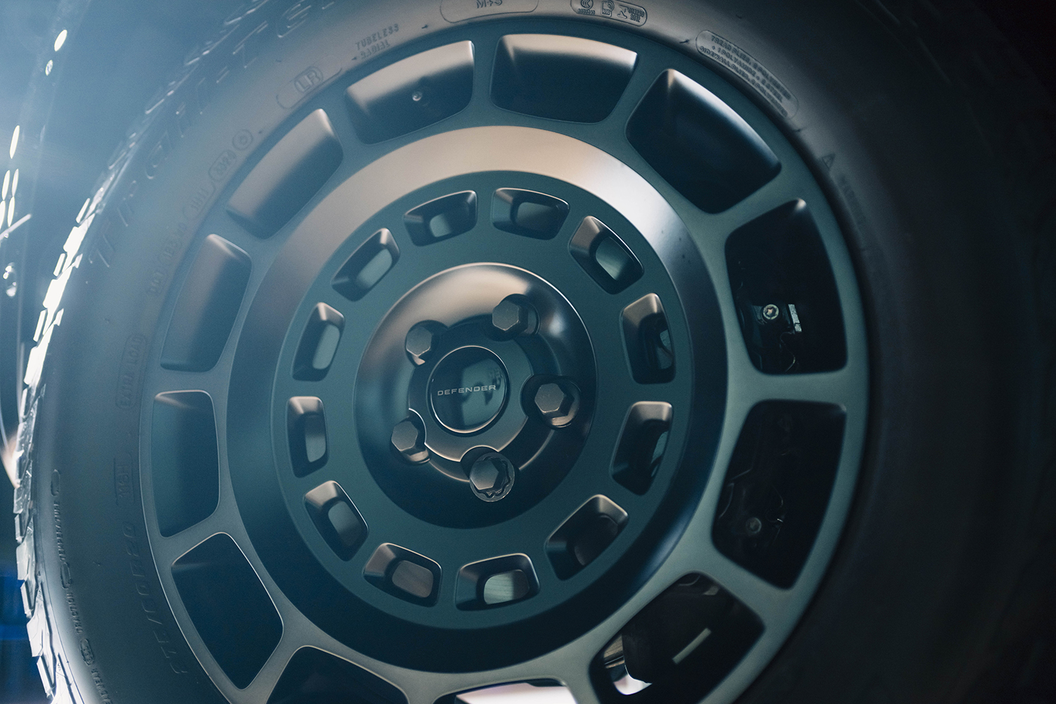 「なんちゃってＳＵＶ」とは別格なディフェンダーを岡田准一が選んだ理由 〜 画像7