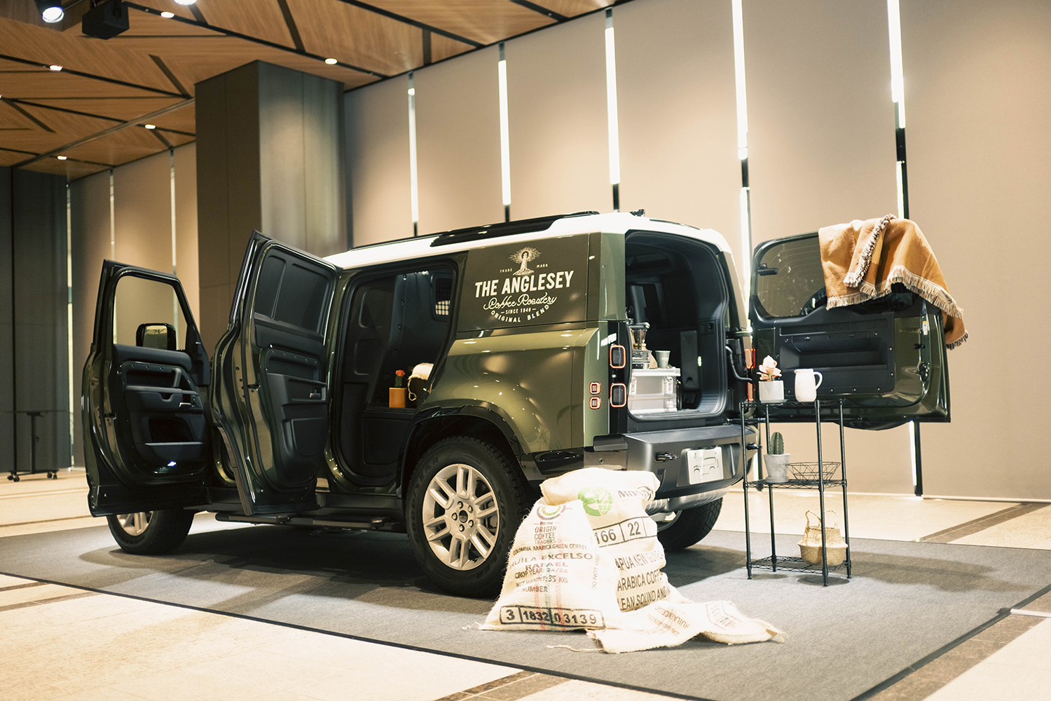 「なんちゃってＳＵＶ」とは別格なディフェンダーを岡田准一が選んだ理由 〜 画像12