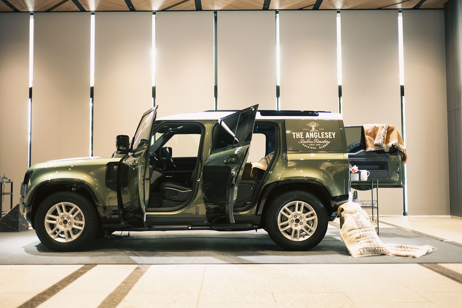 「なんちゃってＳＵＶ」とは別格なディフェンダーを岡田准一が選んだ理由 〜 画像13