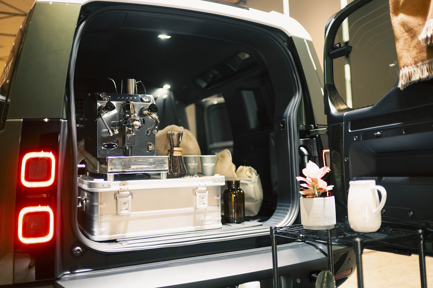 「なんちゃってＳＵＶ」とは別格なディフェンダーを岡田准一が選んだ理由 〜 画像14