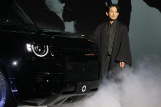 「なんちゃってＳＵＶ」とは別格なディフェンダーを岡田准一が選んだ理由