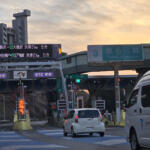 【画像】タイヤが浮いてるトラックがあるけど一体なに？　燃費もよくて高速料金まで安くできる「リフトアクスル」とは 〜 画像1