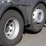 【画像】タイヤが浮いてるトラックがあるけど一体なに？　燃費もよくて高速料金まで安くできる「リフトアクスル」とは 〜 画像4
