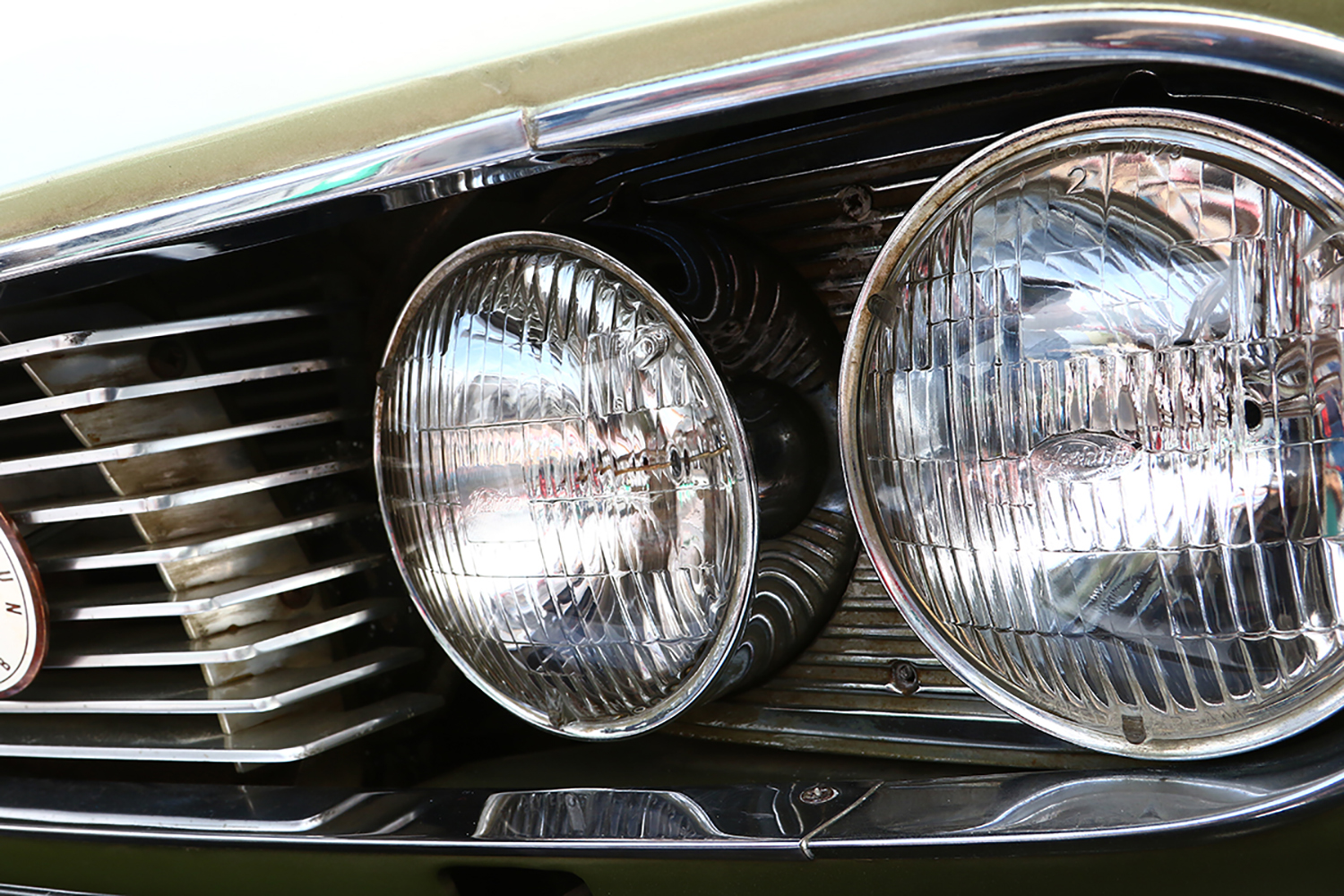 ガラス製のヘッドライトレンズ