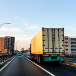 【画像】トラック運転士不足は先進国に共通する問題だった！　外国人ドライバーの就労に活路を見いだす現状にいずれ国同士でドライバーの取り合いが起こる!! 〜 画像1