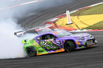 ドリキン土屋圭市に織戸 学とレジェンドも降臨！　フォーミュラ・ドリフト・ジャパンの2026年シーズンが華々しく開幕!!