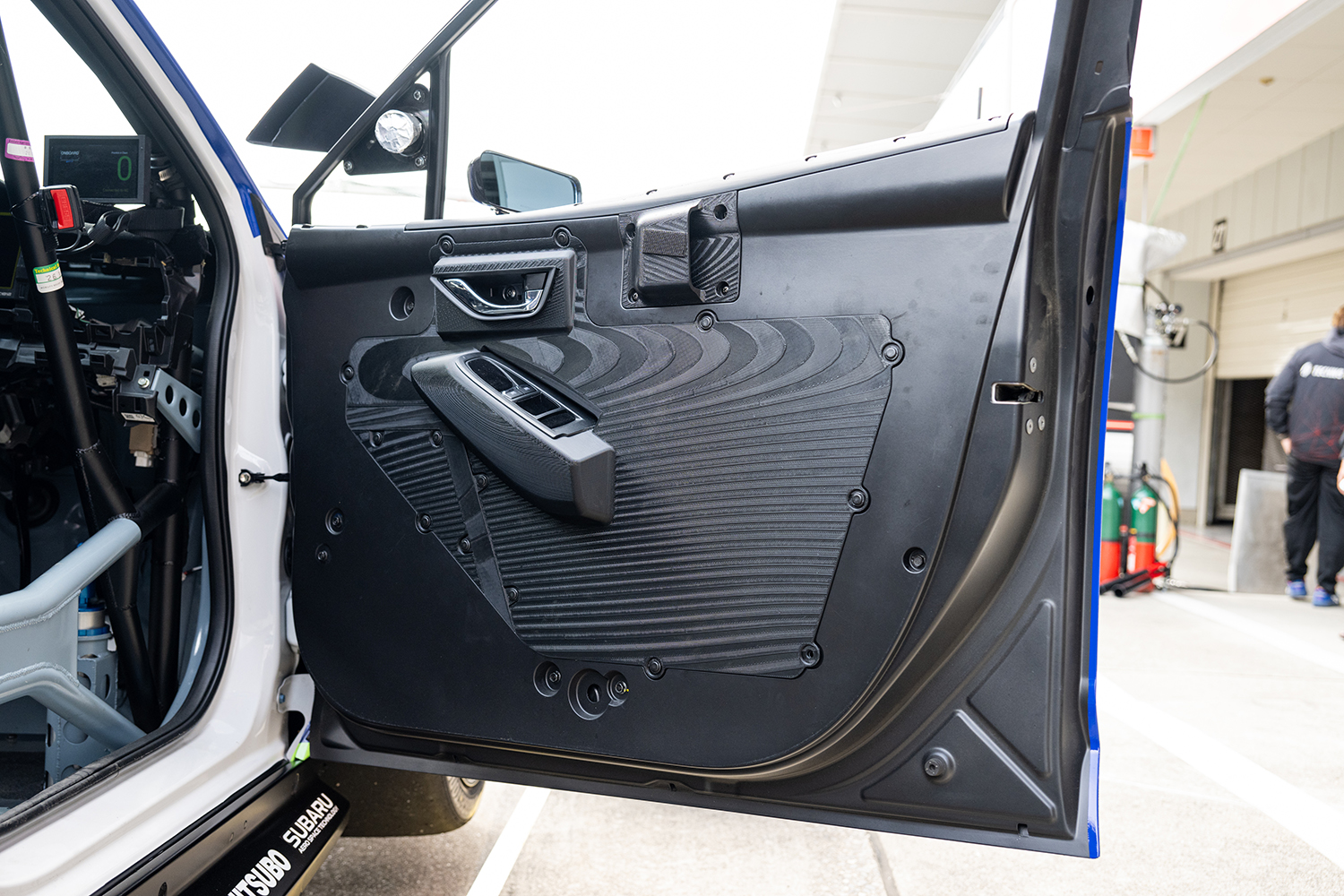 スバル・ハイパフォーマンスXバージョン2のドア