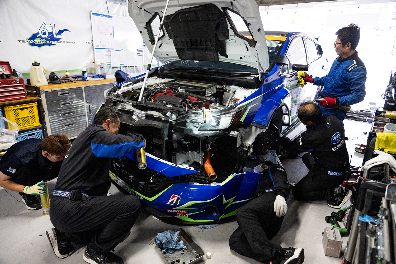 ピット作業をするスバル・ハイパフォーマンスXバージョン2 〜 画像58