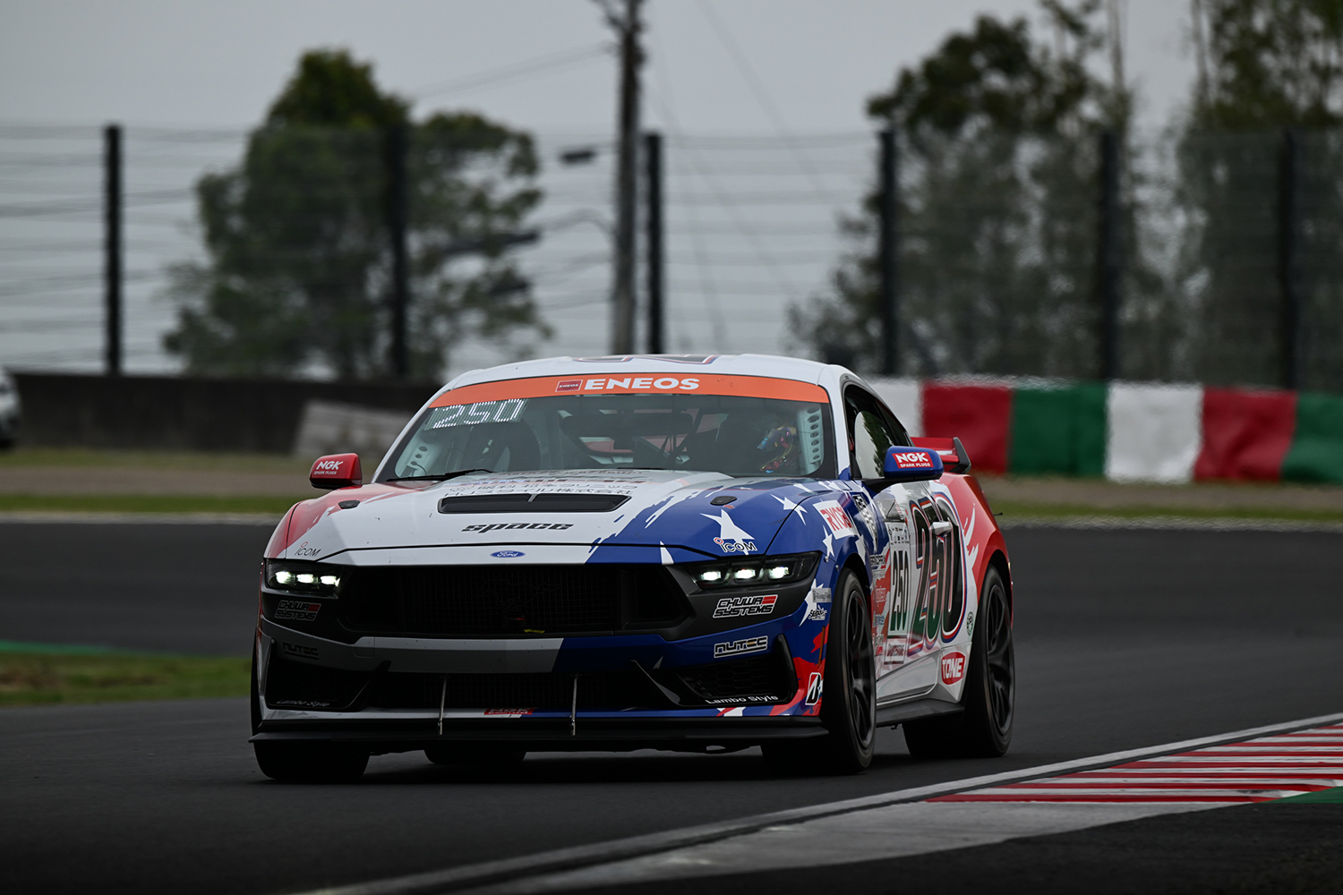 スーパー耐久シリーズの250号車「BRP★HOJUST MUSTANG DHR」