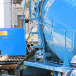 【画像】現場に駆けつけるタイムリミットは90分！　知られざる生コン「ミキサー車」の働き方 〜 画像1