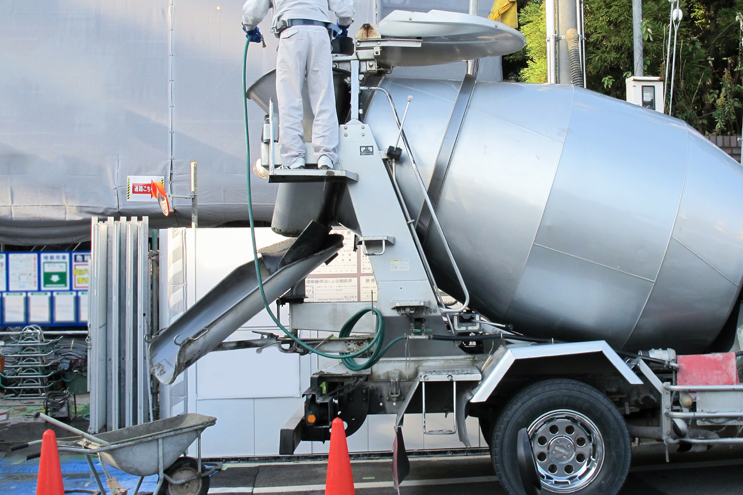 ミキサー車のドラム 〜 画像6