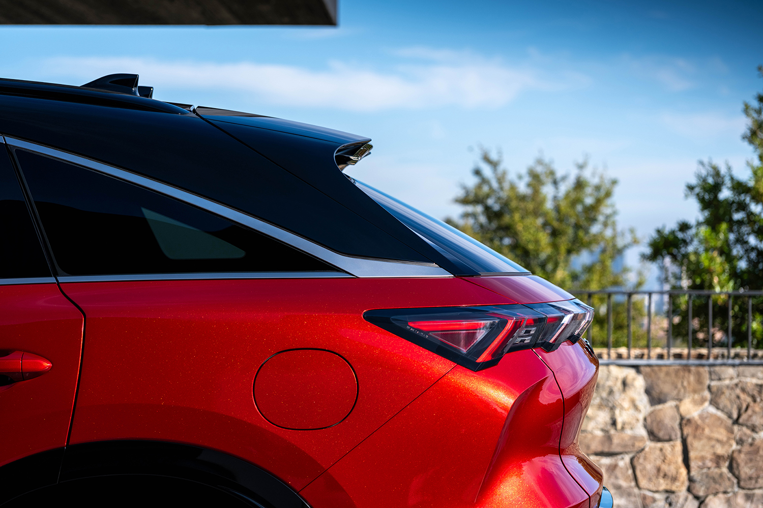 サンファイアレッドのインフィニティQX65