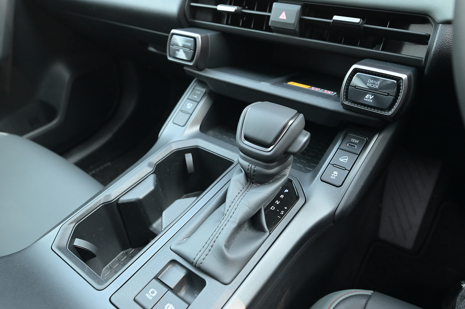 新型トヨタRAV4 Adventureグレードの内装 〜 画像42