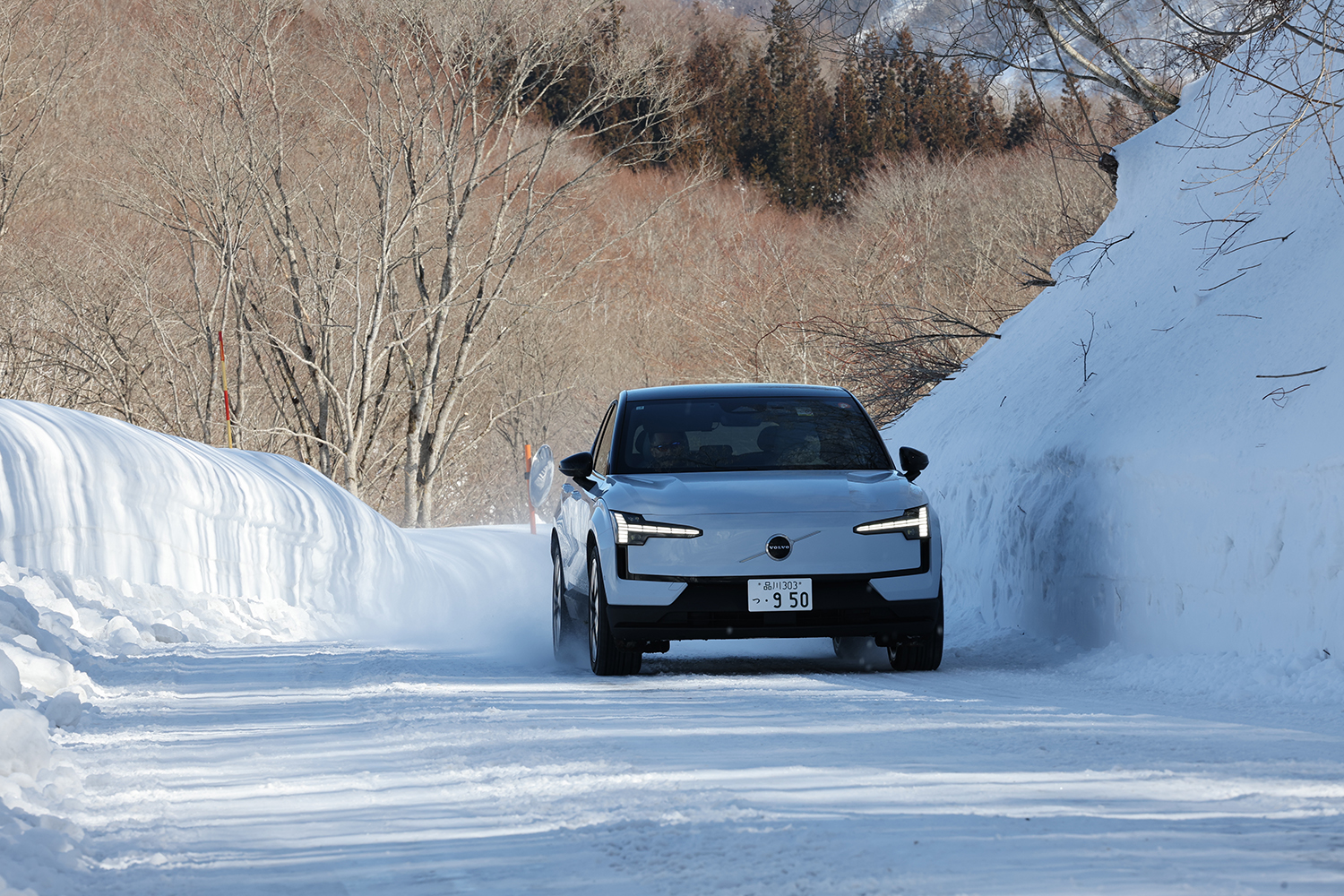 ボルボEX30のツインモーター4WDモデルの雪上性能を検証 〜 画像1