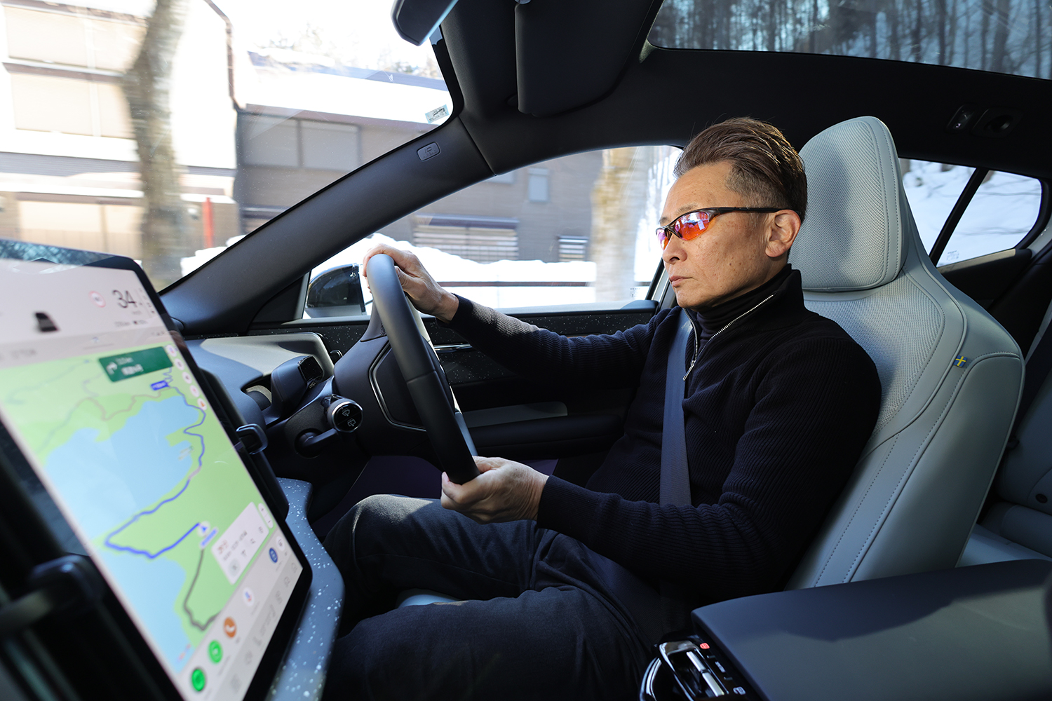 ボルボEX30をドライブする桂　伸一さん 〜 画像8