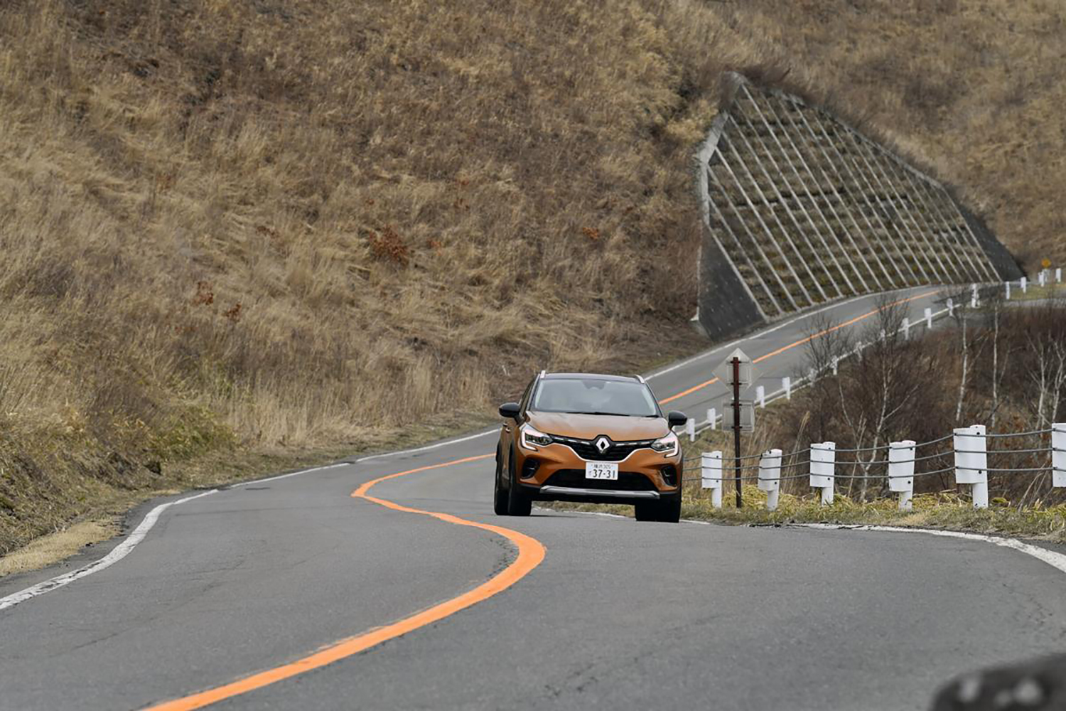 なぜワインディングロードは曲がりくねっているのか