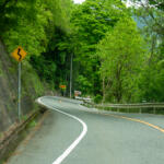 【画像】「真っ直ぐ造りゃいいのになんでクネクネしてる？」　走り屋以外は嬉しくない「峠道」が曲がりくねっているワケ 〜 画像3