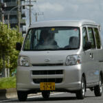【画像】よく考えてみると「ハイゼットカーゴ ハイブリッド」って凄いクルマ！　20年前に軽バンの電動化に取り組んでいたダイハツに敬礼!! 〜 画像1