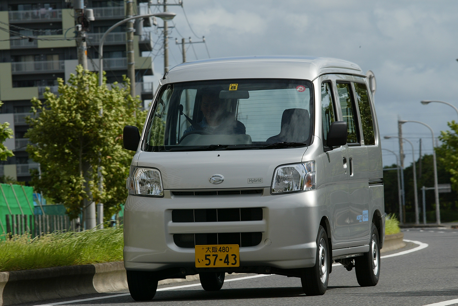 軽商用車初の市販ハイブリッドカー「ダイハツ・ハイゼットカーゴ ハイブリッド」 〜 画像1