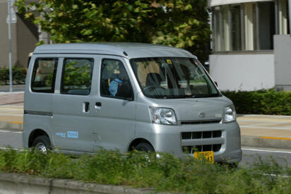 よく考えてみると「ハイゼットカーゴ ハイブリッド」って凄いクルマ！　20年前に軽バンの電動化に取り組んでいたダイハツに敬礼!!