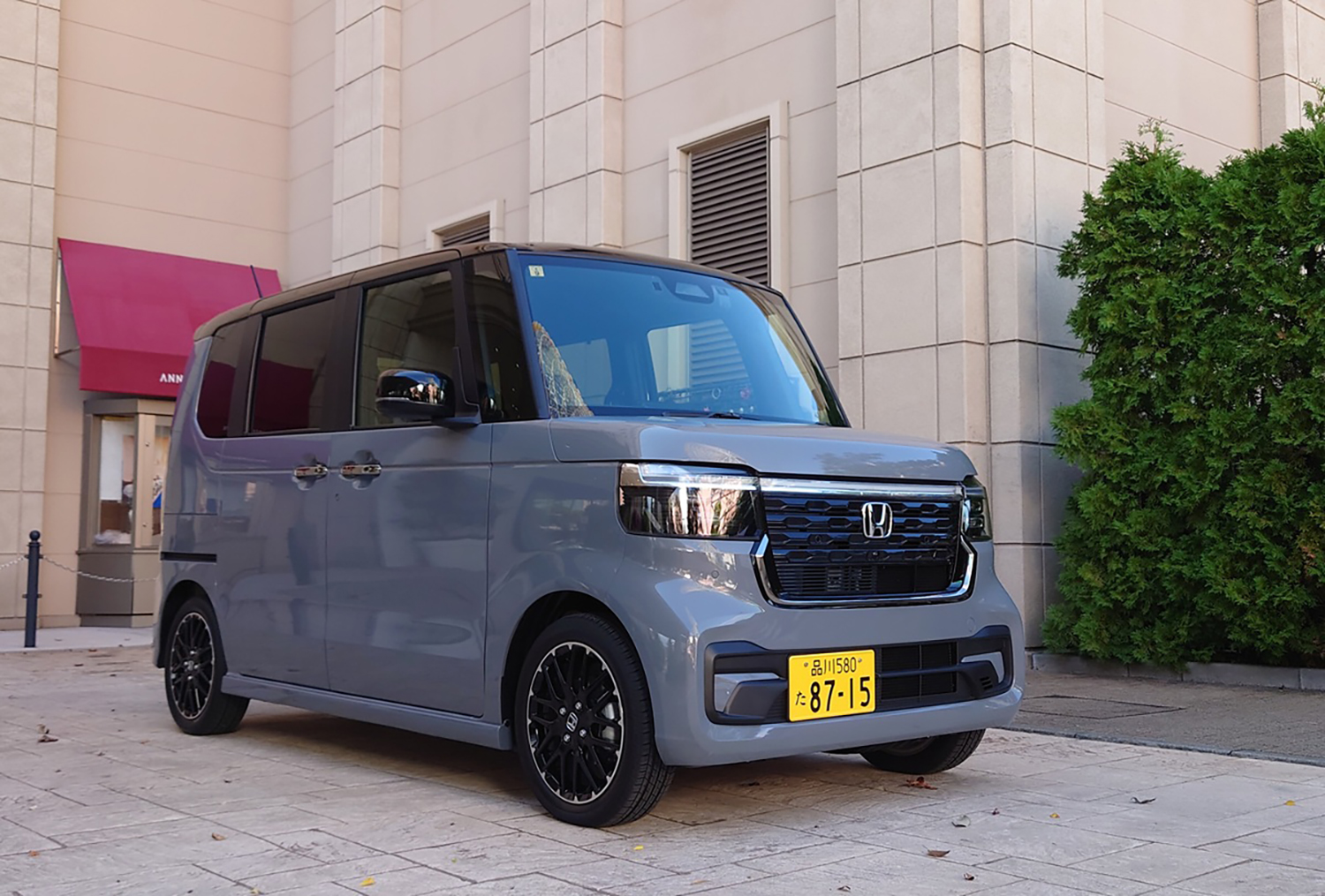 3代目ホンダN-BOXカスタムのフロントスタイリング