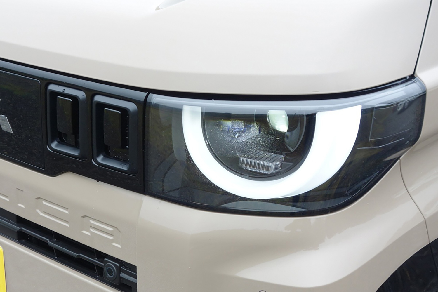 三菱デリカミニのヘッドライトまわり 〜 画像12