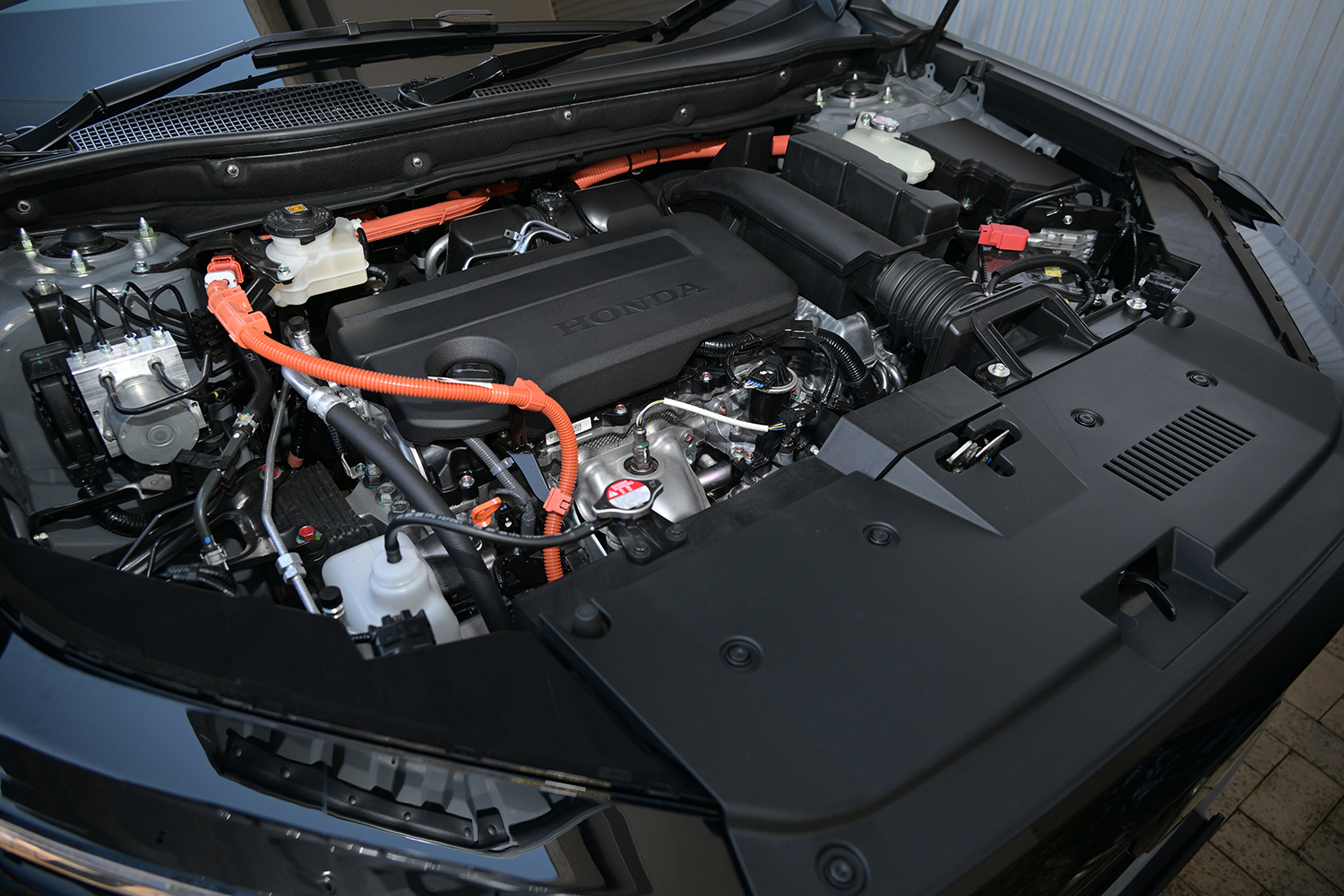 ホンダCR-V e:HEV RS BLACK EDITIONのエンジンルーム