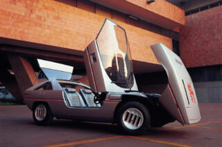 ウェッジシェイプの極致を極めた「アルファロメオ・カイマーノ」