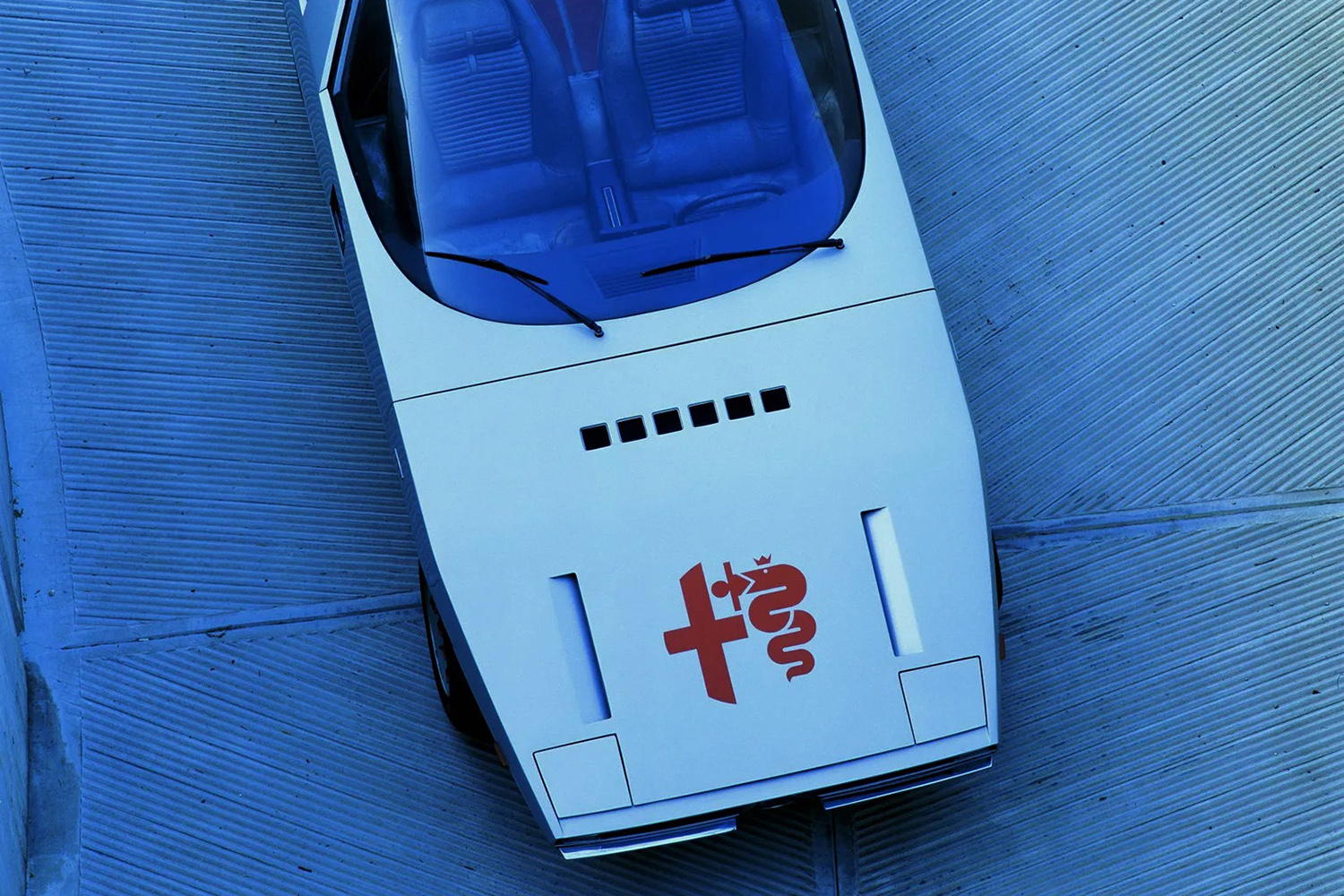 ウェッジシェイプの極致を極めた「アルファロメオ・カイマーノ」 〜 画像6