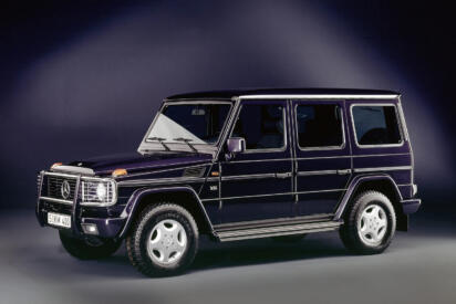 六本木を闊歩するＧクラスが生まれたのはコイツのおかげ！　無骨な軍用車をお金持ち御用達の高級SUVに押し上げた「500GE」に敬礼!!
