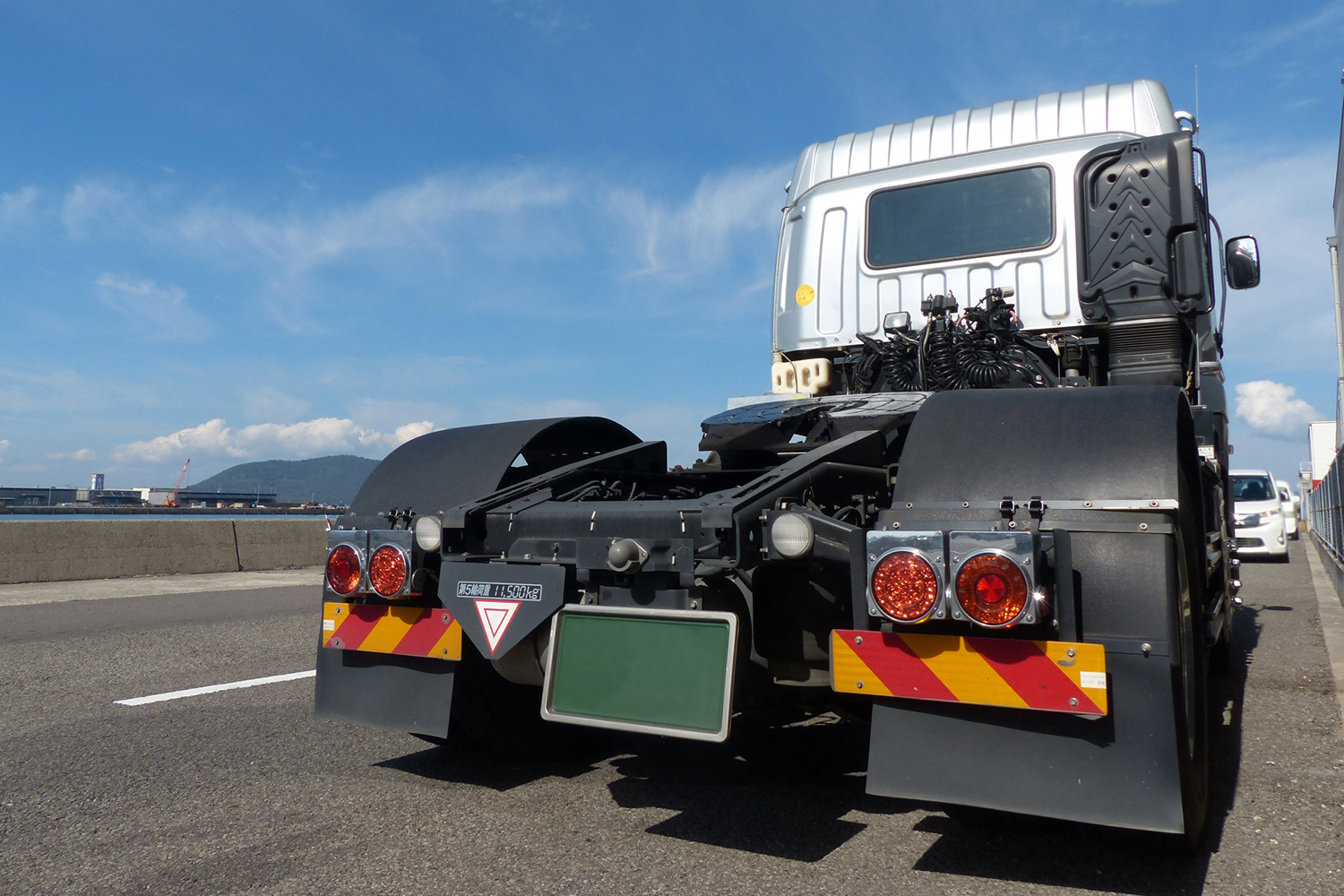 トレーラーの後部 〜 画像1