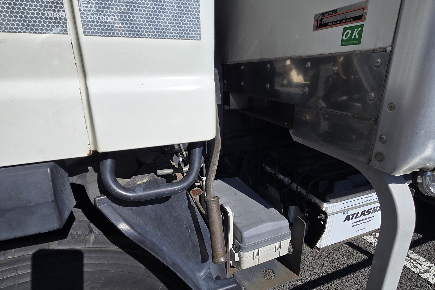 トラックのキャビンと荷室の間が空いているワケ 〜 画像5