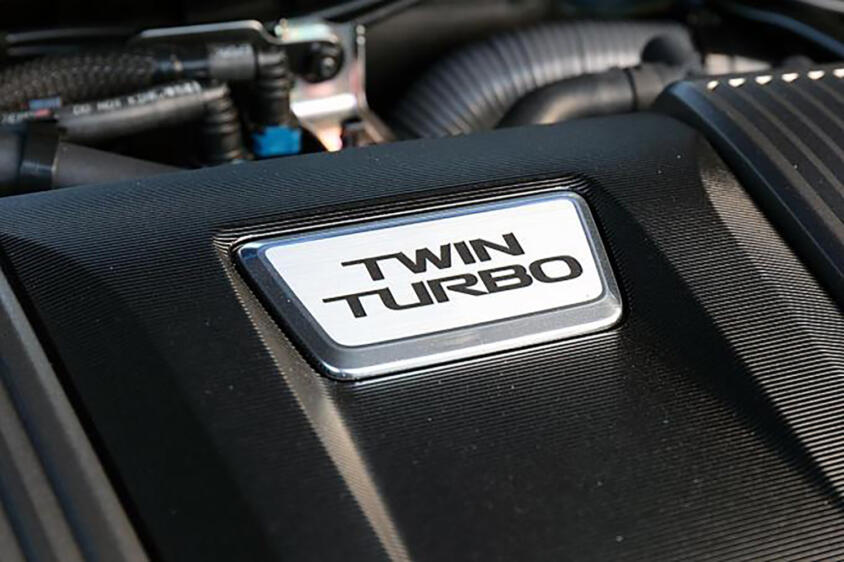 かつて誇らしげにスポーツカーに掲げられた「ツインターボ」！　なぜシングルよりツインだったのか本当の理由とは？