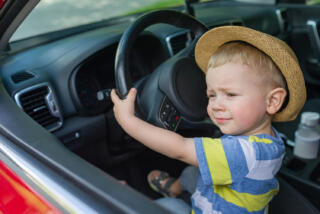 未成年でもお金があればクルマを購入することはできるのか