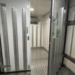 【画像】スイーツも弁当もパンもドリンクも一緒に配送！　よく考えるとコンビニのトラックって荷台の中はどうなってる？ 〜 画像3