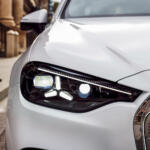 【画像】メルセデス・ベンツ新型Ｃクラスが完全刷新でBEVを投入！　デビュー済みのBMW i3とガチバトル開始!! 〜 画像21