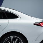 【画像】メルセデス・ベンツ新型Ｃクラスが完全刷新でBEVを投入！　デビュー済みのBMW i3とガチバトル開始!! 〜 画像7