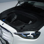 【画像】メルセデス・ベンツ新型Ｃクラスが完全刷新でBEVを投入！　デビュー済みのBMW i3とガチバトル開始!! 〜 画像9