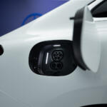 【画像】メルセデス・ベンツ新型Ｃクラスが完全刷新でBEVを投入！　デビュー済みのBMW i3とガチバトル開始!! 〜 画像10